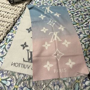 Authentic Louis Vuitton Reykjavik Gradient Cashmere Scarf - Blue Rose, New